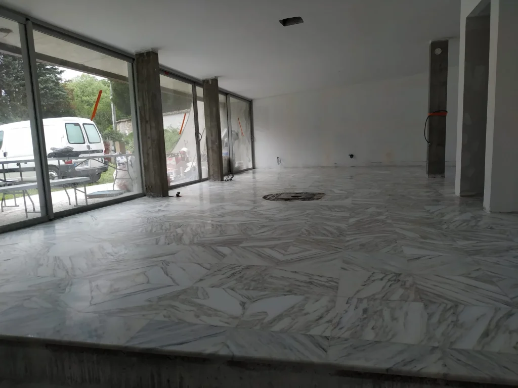 Mosaïque marbre ancienne — restauration complète