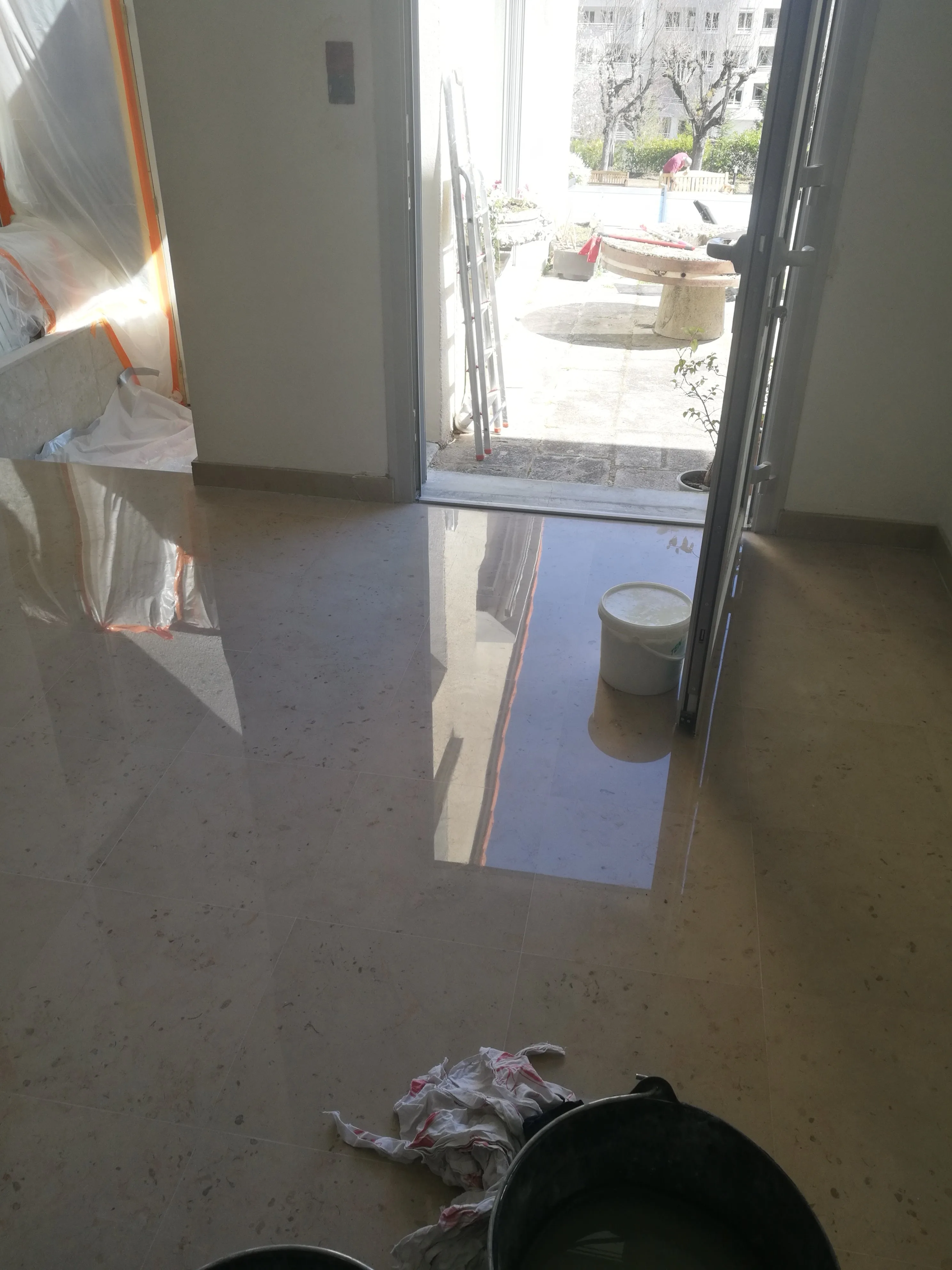 Comblanchien cristallisé : réalisation Atouts Marbres